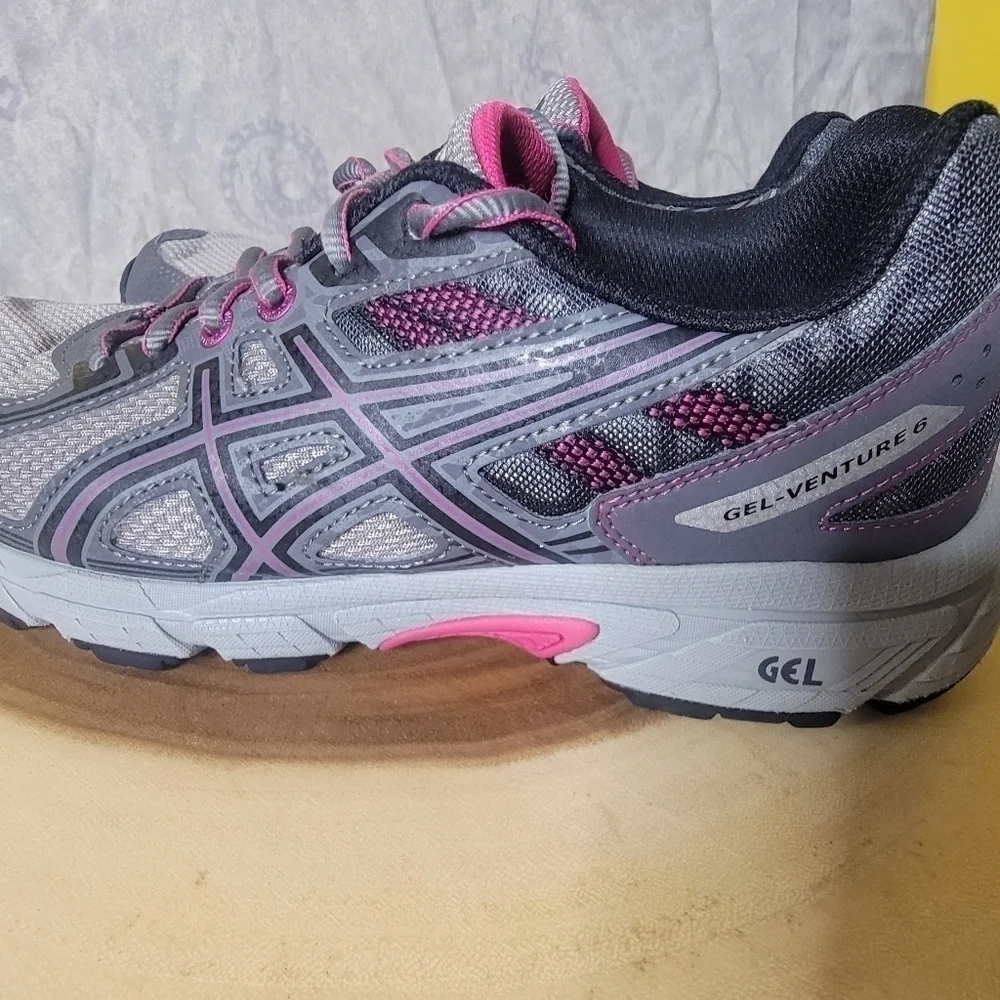 Asics Gel Venture  women's size 7.5 running, walking,training, comfortable. - Picture 3 of 9